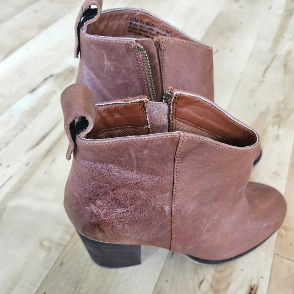 BP Lance Brown Leather Bootie 6 1/2 M